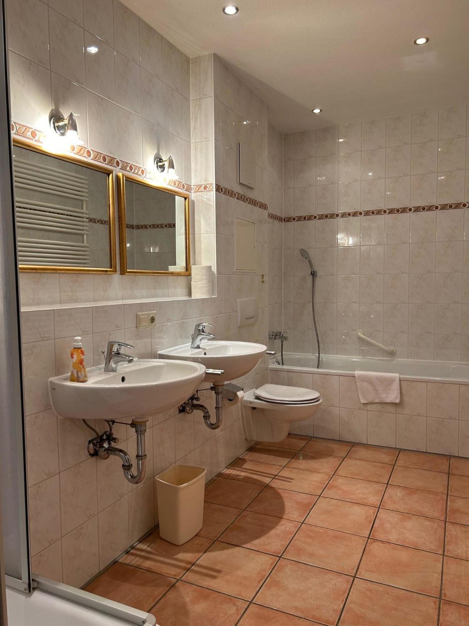 Gabi Mit Pool Und Sauna Übersee Eksteriør billede