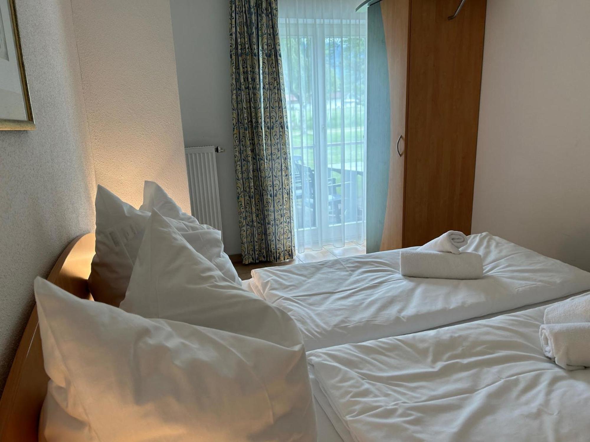 Gabi Mit Pool Und Sauna Übersee Eksteriør billede